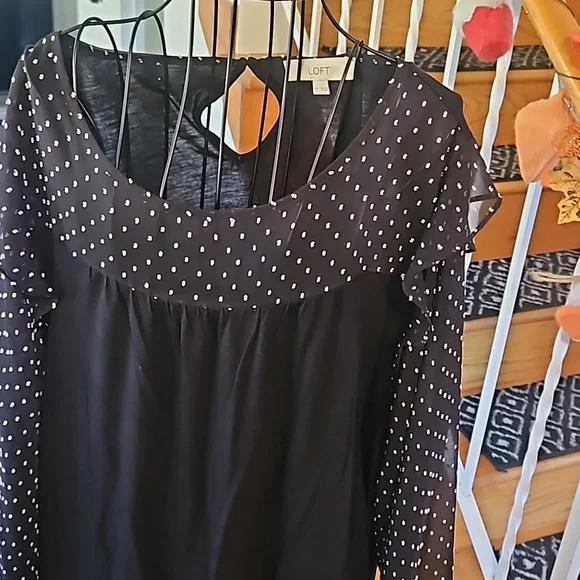 👚LOFT BLACK AND PRINT TOP👚 - Picture 3 of 9